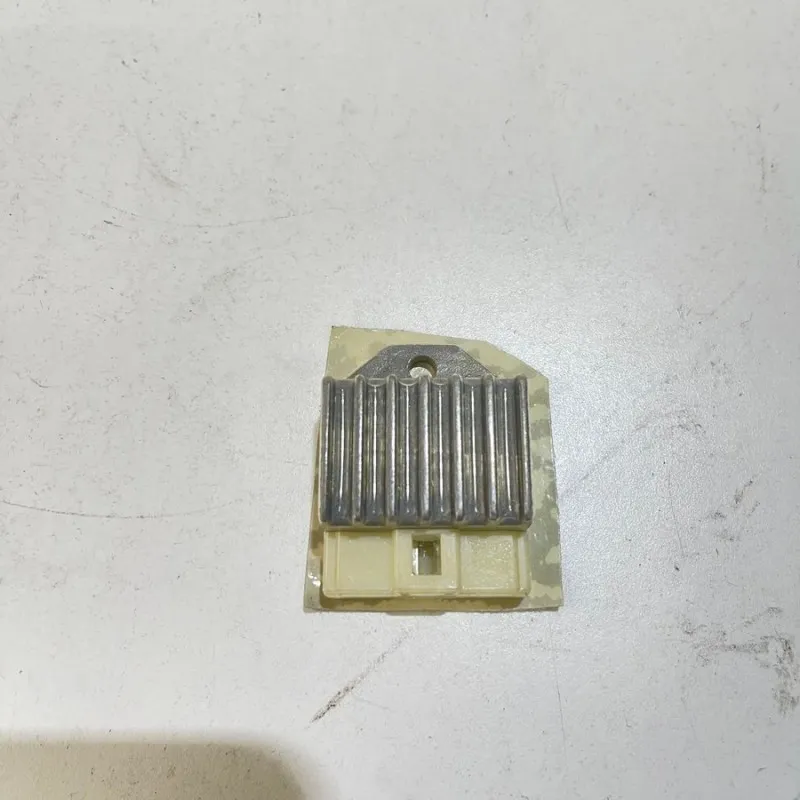 REGOLATORE DI TENSIONE APRILIA SCARABEO 50
