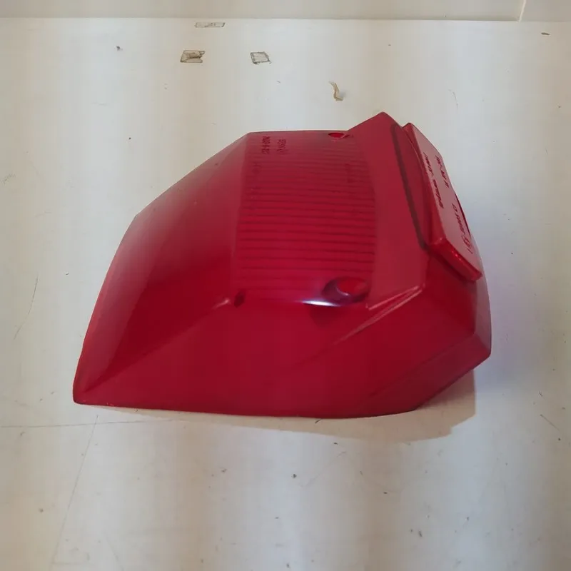 Vetro Stop Bosatta rosso Piaggio Vespa PXE Arcobaleno 125 1993 COD.RP222 NUOVO