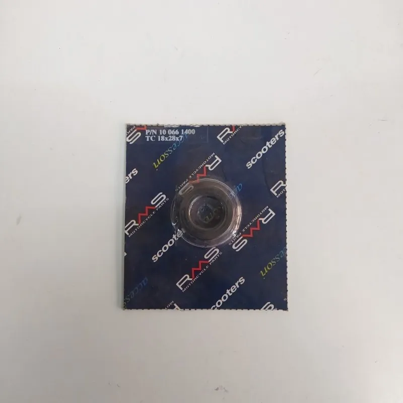PARAOLIO 18X28X7 RMS PIAGGIO ( LATO VOLANO ) cod.100661400