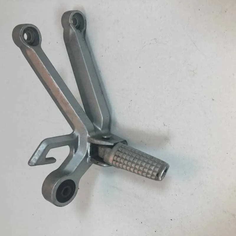 PEDANA POSTERIORE DESTRA SUZUKI GSXR 600 750 2004 2005 K4 K5
