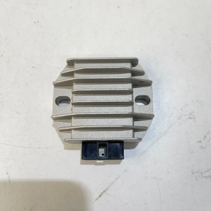 REGOLATORE DI TENSIONE MBK YP SKYLINER 125 2001-2002