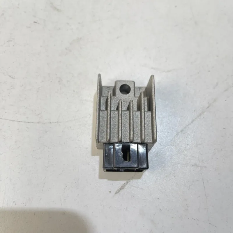 REGOLATORE TENSIONE HONDA SH 50 / METROPOLIS 50