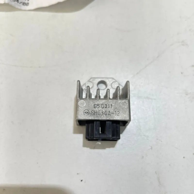 REGOLATORE DI TENSIONE ADATTABILE LUDIX/KYMCO/SYM/V CLIC