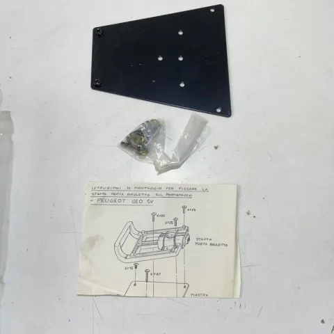 PIASTRA STAFFA PORTABAULETTO PEUGEOT GEO 50 NUOVA ORIG.