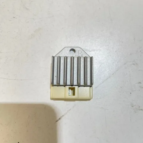 REGOLATORE TENSIONE APRILIA AMICO 50