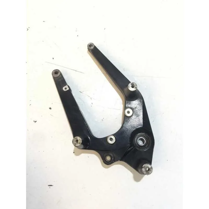 STAFFA SUPPORTO RUOTA MARMITTA SUZUKI SIXTEEN 150