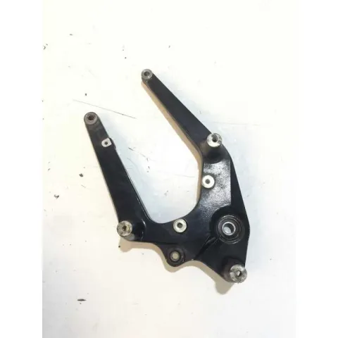 STAFFA SUPPORTO RUOTA MARMITTA SUZUKI SIXTEEN 150