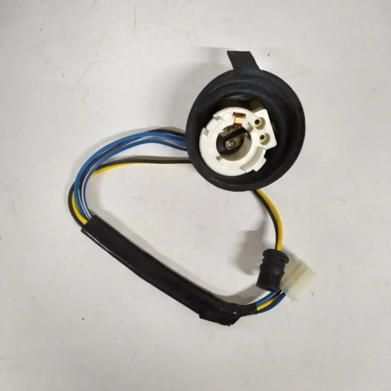 ATTACCO LAMPADA FARO LIGIER COD.33111-180-000