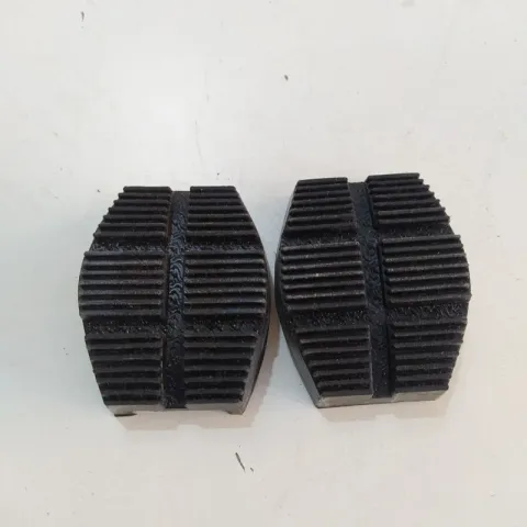 COPRIPEDALI IN GOMMA RENAULT TWINGO-SUPER 5-CLIO-19-MEGANE 1996 COD.3411