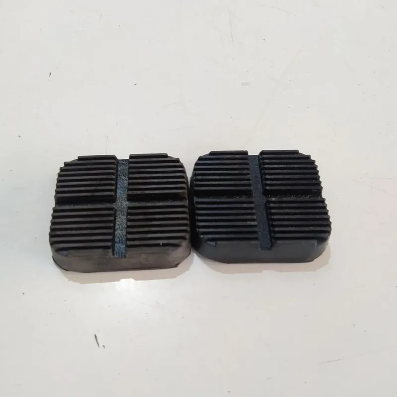 COPRIPEDALI IN GOMMA VOLKSWAGEN POLO-GOLF-PASSAT 1984-1988 COD.3095