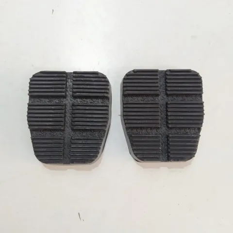 COPRIPEDALI IN GOMMA VOLKSWAGEN CORRADO-GOLF-PASSAT-JETTA 1985-1989 COD.3410
