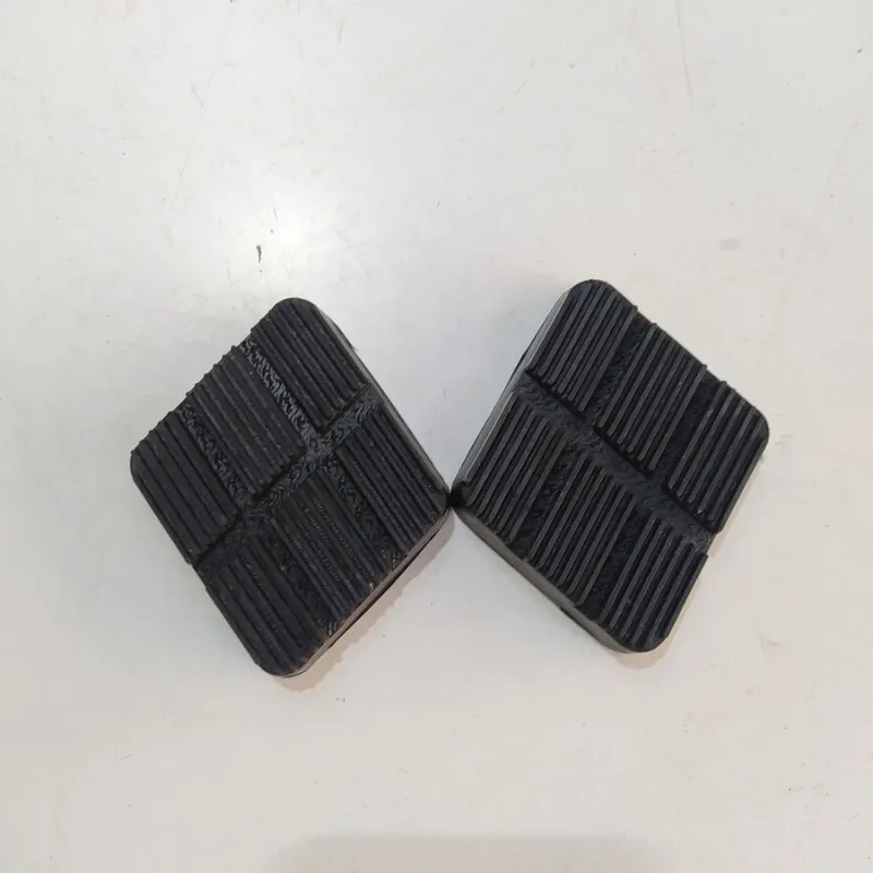 COPRIPEDALI IN GOMMA PEUGEOT 205-309 COD.3459