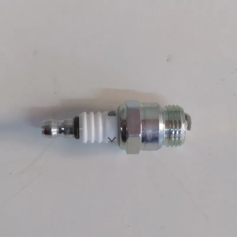 CANDELA NGK  MOTOSEGA E DECESPUGLIATORE COD.BM6F 6221
