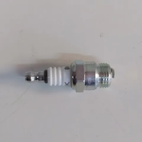 CANDELA NGK  MOTOSEGA E DECESPUGLIATORE COD.BM6F 6221