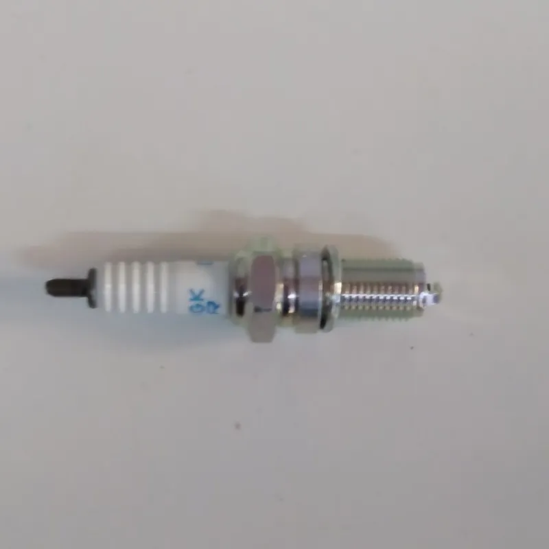 Candela NGK Aprilia Leonardo 250 1998-2004 - Pegaso 650 1992-2004 COD.7162 DR8EA
