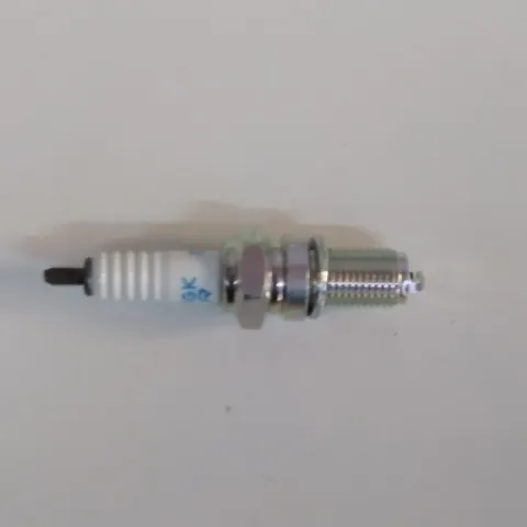 Candela NGK Aprilia Leonardo 250 1998-2004 - Pegaso 650 1992-2004 COD.7162 DR8EA