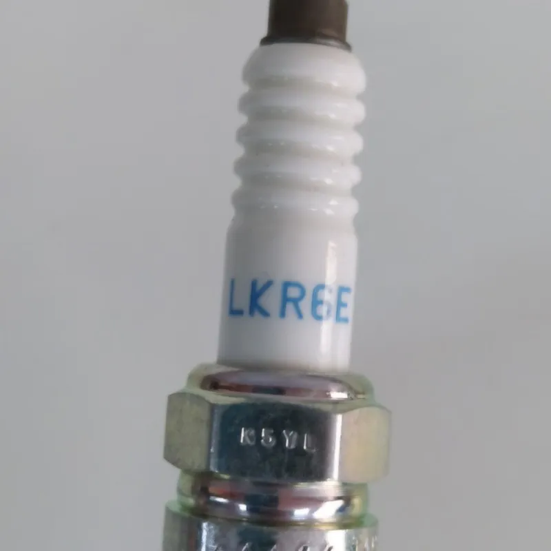 Candela NGK PER MOTORI FUORIBORDO YAMAHA-SUZUKI COD.94702-00437 / LKR6E