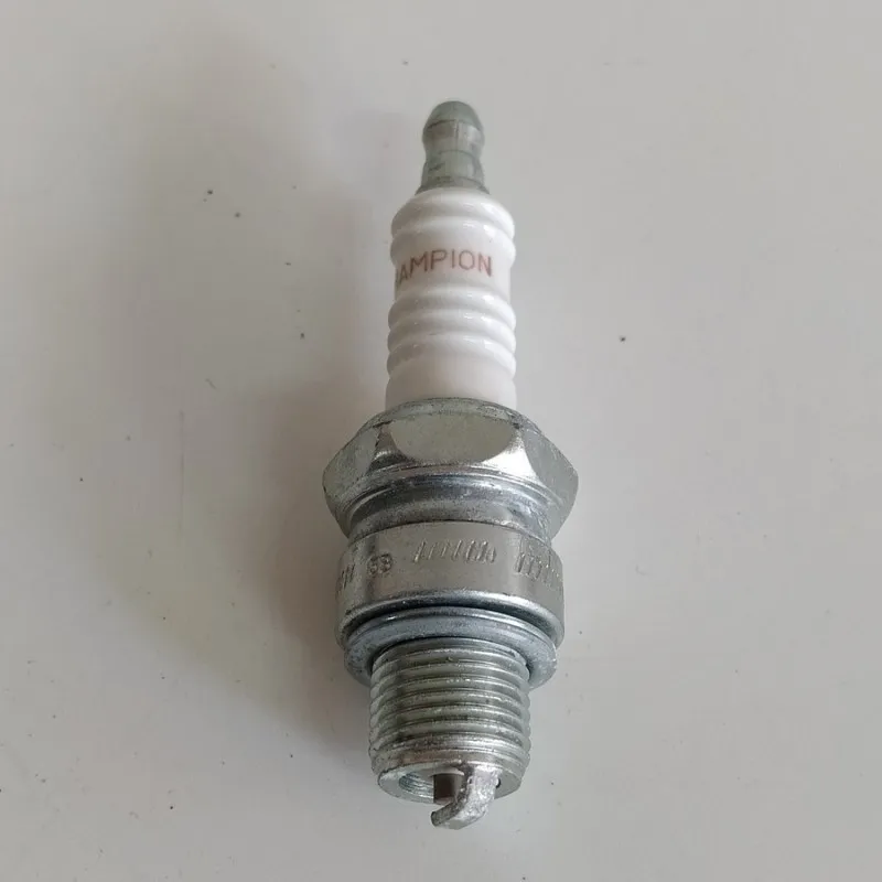 Candela Champion motori fuoribordo Evinrude-Johnson COD.QL82C