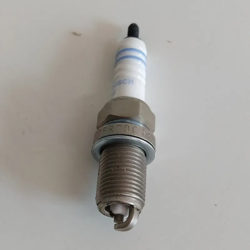 CANDELA D'ACCENSIONE BOSCH ALFA ROMEO - FIAT - FORD COD.0242235666