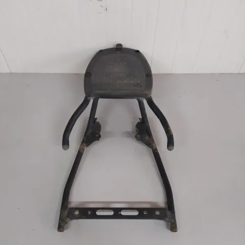 MANIGLIONE POSTERIORE E PIASTRA SUPPORTO BAULETTO HONDA LEAD 100 2003-2007