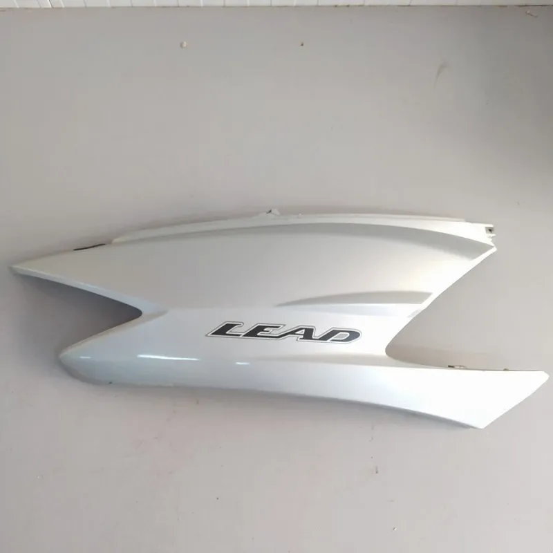 FIANCHETTO DESTRO HONDA SCV 100 LEAD 2003-2007