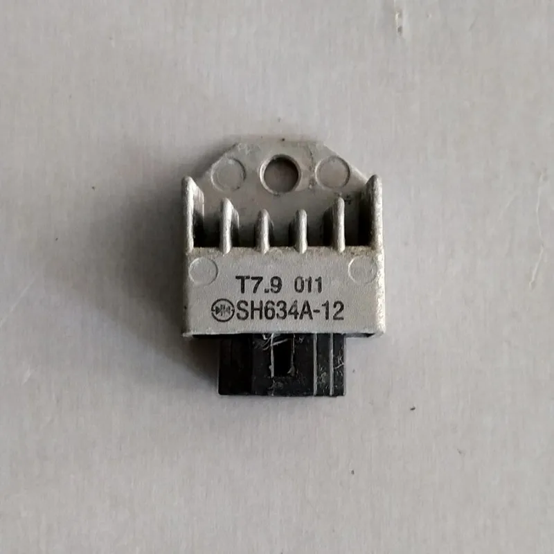 REGOLATORE DI TENSIONE HONDA SH 50-100 / BALI 50 / SFX 50  1995-2004